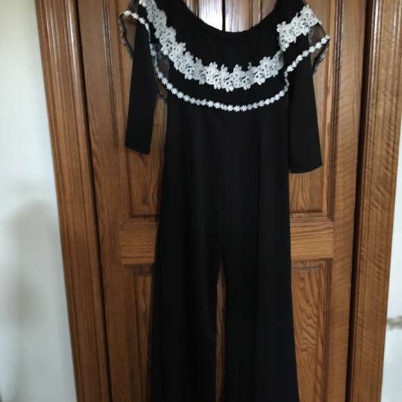 Pantsuit Black & White Off The Shoulder - Picture 4 of 9